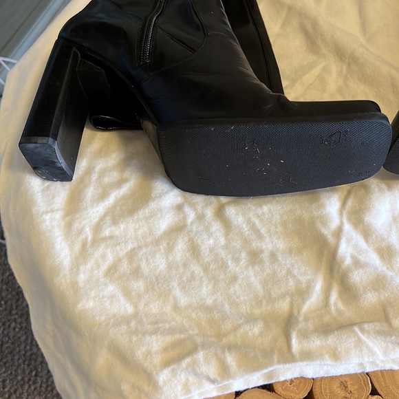 Black stacked heels boots - Picture 8 of 14